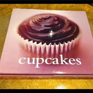 Cupcakes by Joanna Farrow
